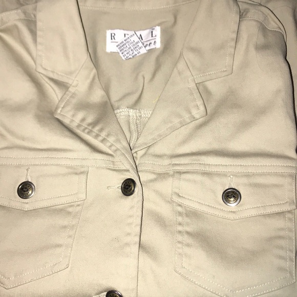 Beautiful button down jacket - Picture 8 of 8